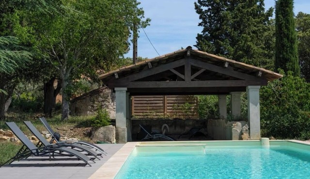 Lovely two-room apartment in a quiet house in the heart of the verdon