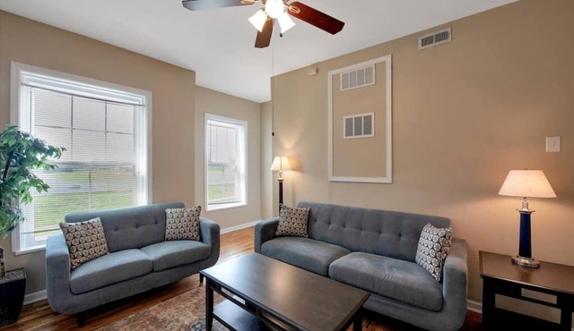 Lovely Unit in Historic SW Garden - 3 Queen beds