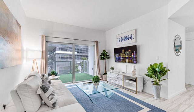 Lovely Unit Mins from Wynwood with Free Parking