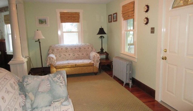Lovely updated home just 3 homes to the beach in Ship Bottom