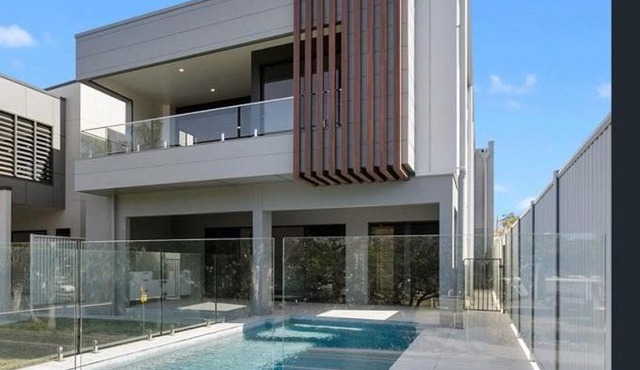 Lovely Upstairs Apartment with Ocean Views