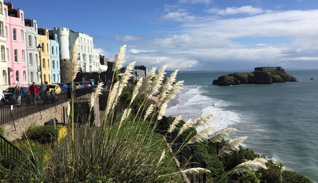 LOVELY VICTORIAN COTTAGE WITH GARDEN, TENBY. CENTRAL, NEAR BEACH AND TOWN CENTER