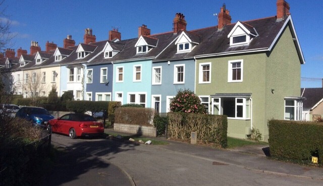 Lovely Victorian House close to the sea in North Wales