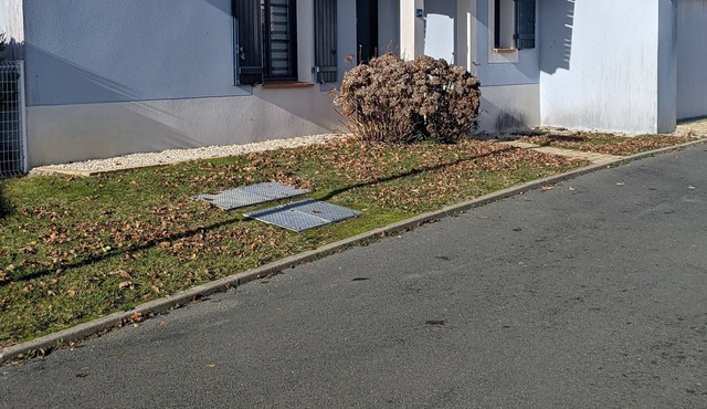 Lovely villa with private heated swimming pool sleeps up to 6