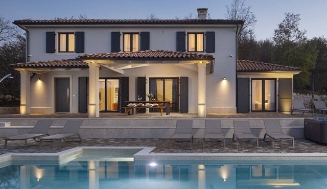 Lovely Villa Arman with a pool and a jacuzzi