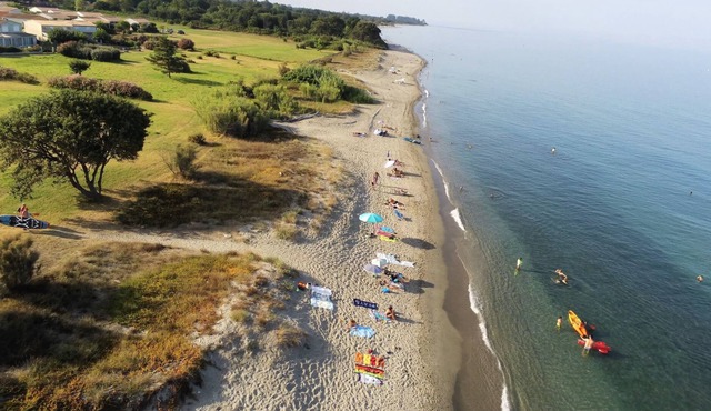 Lovely villa, feet in the water!