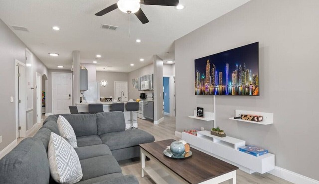Lovely Villa Home Pool + Disney Adventure