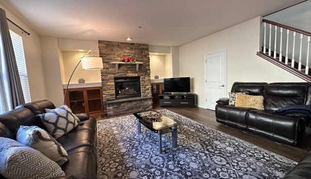 Lovely Villa: Master en-suite with fireplace