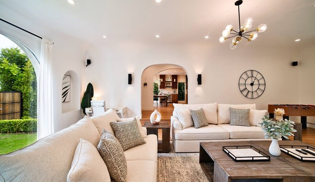 Lovely Villa w/hot tub - 5 min from The Grove