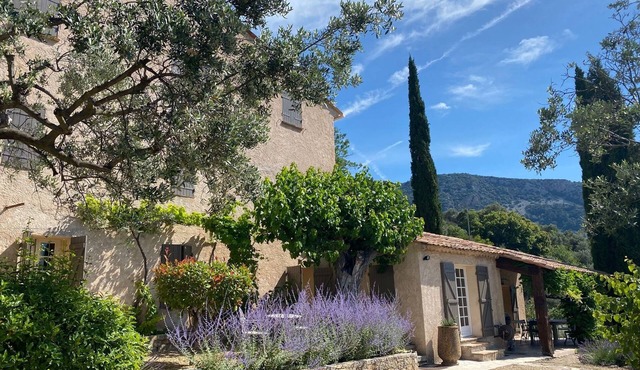 Lovely villa with heated pool, 6000m2 beautiful (olive) garden, stunning views!