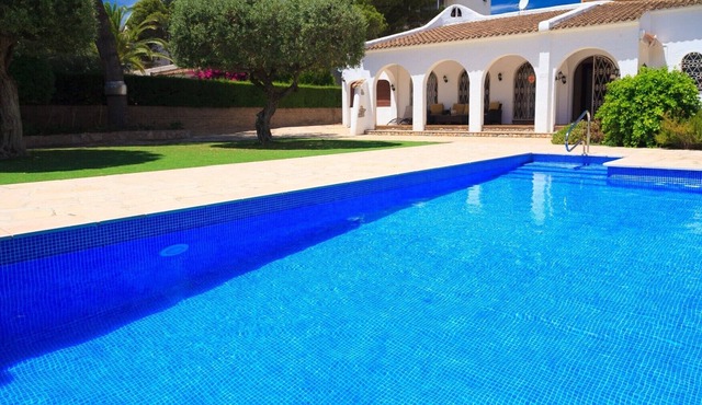 Lovely villa with private pool & garden. Beach 100m · AirCon · VILLA BLAU MAR