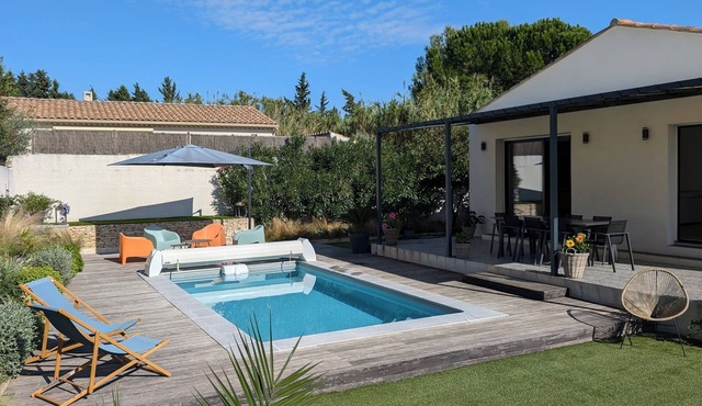 Lovely villa with pool, in a quiet location near Avignon
