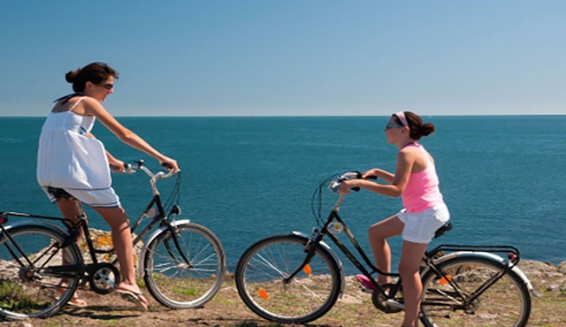 Lovely villa with private heated swimming pool sleeps up to 9