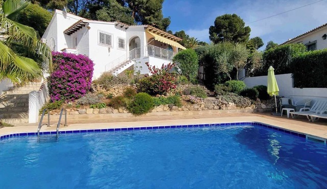 Lovely villa with private pool and fully enclosed garden. Sleeps 6. Moraira