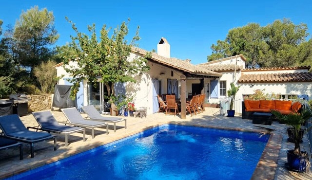 Lovely villa within walking distance of Begur with Private Pool and WiFi