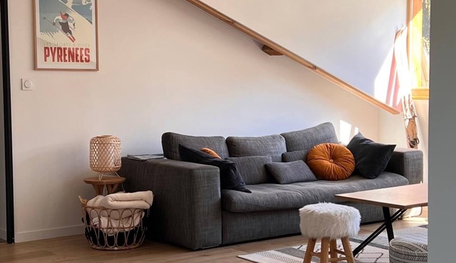 Lovely, warm, fully renovated apartment in the center of the village