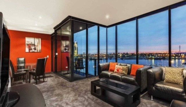 💙Lovely Waterfront Apartment with Swimming Pool🏊and Gym🏋️in the💙of Docklands