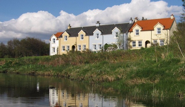 Lovely Waterfront Cottage With Stunning sea Views and log Fire