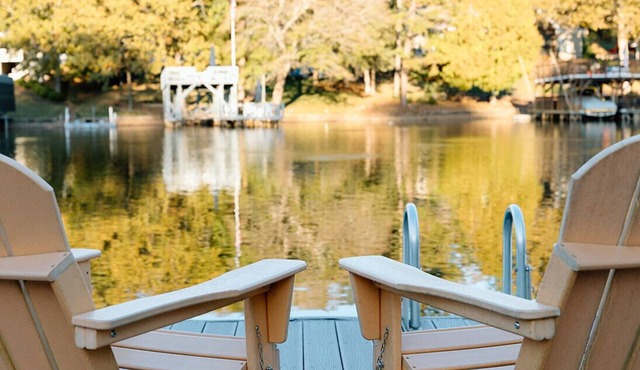 LOVELY Waterfront property-relaxed luxury and full stocked kitchen
