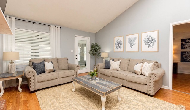 Lovely waterfront 3BR | Pet Friendly | Near RAFB