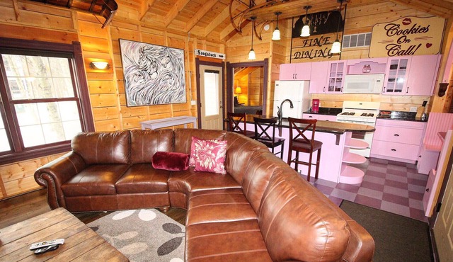 Lovely weekend getaway! Cottage #3 just mins from Saugatuck