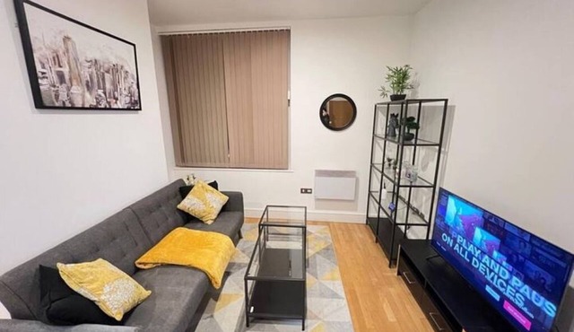 Lovely, Welcoming Flat Just Steps from the Tube station