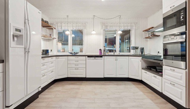 Lovely, well-insulated and dog-friendly house