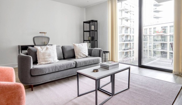 Lovely Whitechapel 2BR w/Gym, Spa & Conc, near Tube, by Blueground