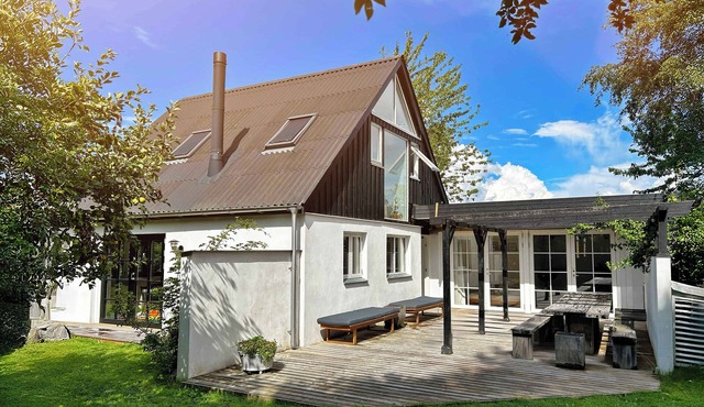 Lovely year-round home with sea view