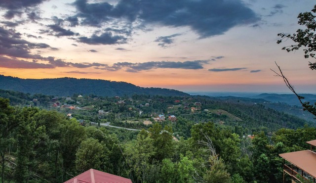 LovelyMountainViews Gatlinburg atop ChaletVillage HotTub GameRm Pets Sleeps10