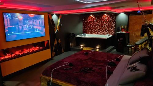 LOVEROOM "Des Chaines Les Passions"