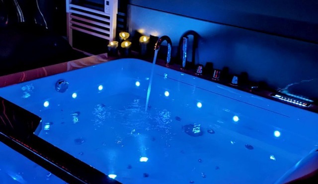 Loveroom la chambre d'aphrodite 2 to 4 people for an unforgettable experience