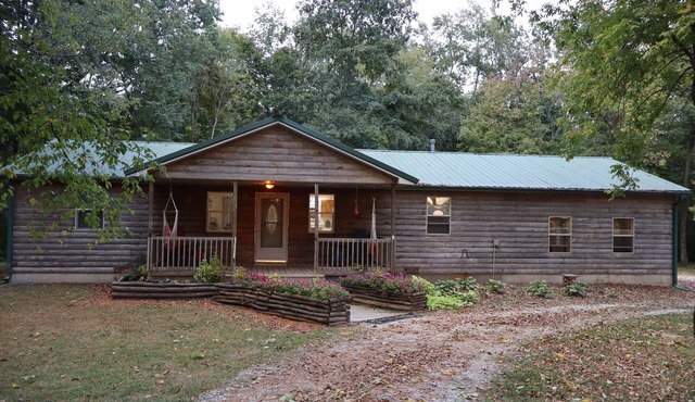 Lovers’ Lakeside Love Nest nCozy Retreat on Pittsfields Serene Lake.