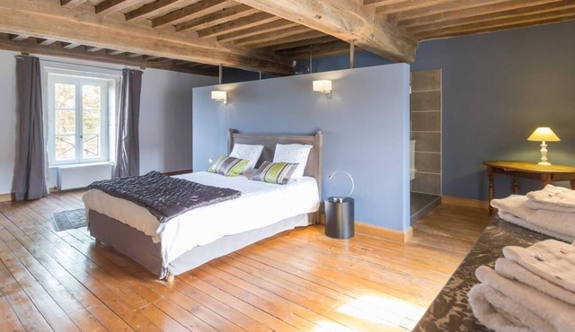 LOVERS OF "THE CHIC COUNTRYSIDE"- AN 18TH CENT INN IN BURGUNDY