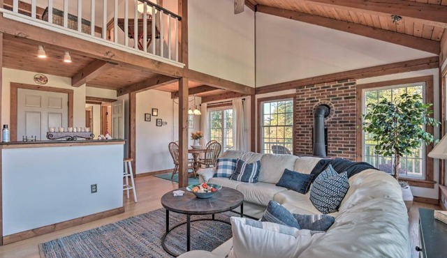 Lovettsville Cottage in Heart of Wine Country