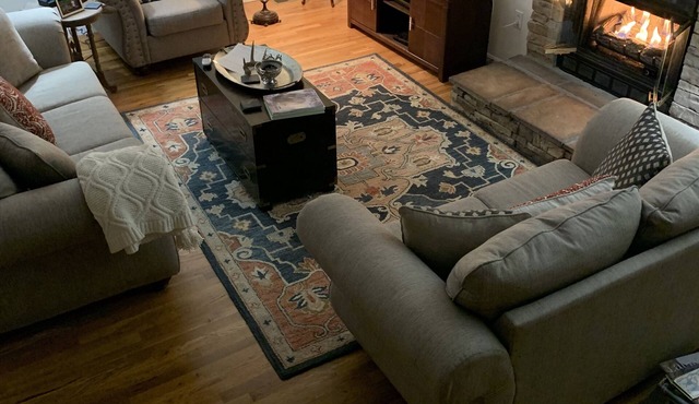 Lovey 4 bedroom 3 bath 1 mile from Sapphire Amenities!nYet Secluded!