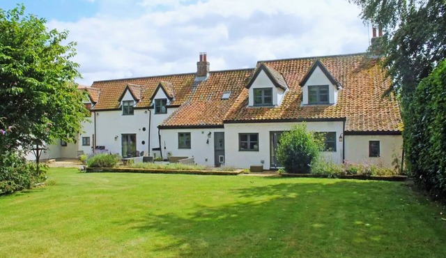 Lovingly restored spacious old pub with a gym and a fire pit in a large garden.