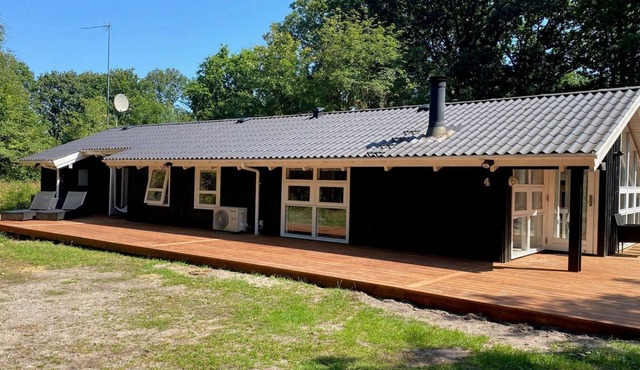 "Lovis" - 600m from the sea by Interhome