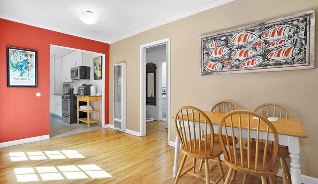 Lovley Private Hideaway Cottage Romantic or Business - Near Beach, Movies & Ent.