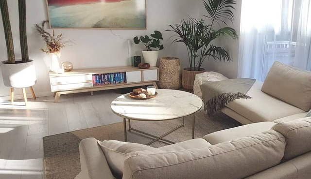 Lovley Sunlit Apartment With Spa Bath