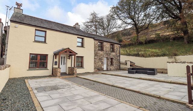 LOW BIRKER FARM, family friendly, with open fire in Eskdale Green