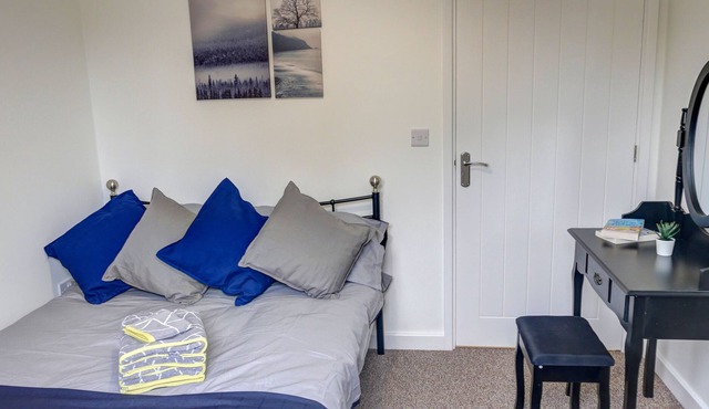 Low Cost, Pet Friendly 4 Bed + Parking (04)