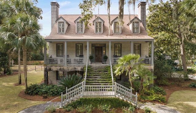 Low-Country Cottage with Pool 5 minutes from Sea Island Beach