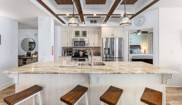 Low floor, beachfront condo!