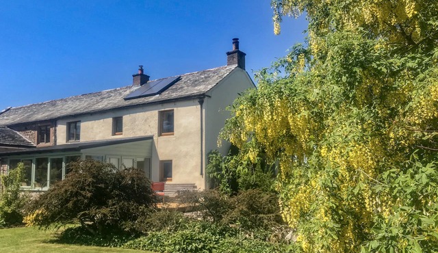 LOW GARTH COTTAGE, pet friendly, with open fire in Penruddock