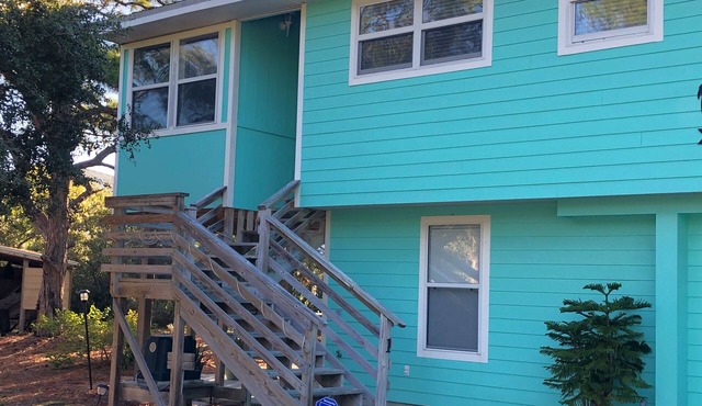 LOW INTRO RATE! Clean/adorable with lots of nice features! Next to beach path.