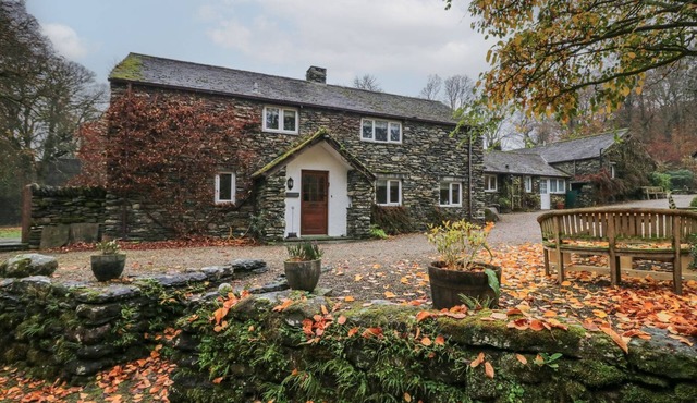 LOW JOCK SCAR, family friendly, character holiday cottage in Kendal