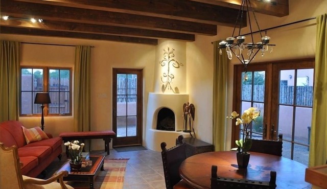 Low June Rates! Location&Luxury: Famers Market,Plaza,Baca, Dining&Galleries!