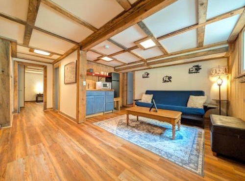 Low LVL Cabin Privte Suite, Kitchenette, AC&Heat, SKI