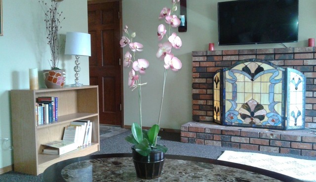 Low Monthly Rates - Home Away from Home - Cozy and Comfortable